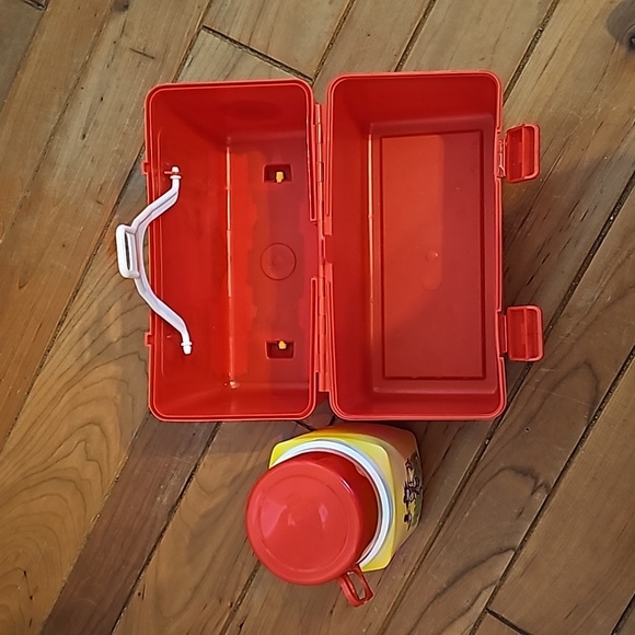 Vintage 1981 Thermos co Red Barn lunch box with cup - Picture 8 of 15